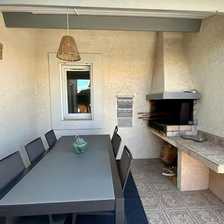 The Seaside 200m2 With Swimming Pool! Holiday home