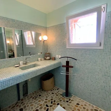 The Seaside 200m2 With Swimming Pool! *