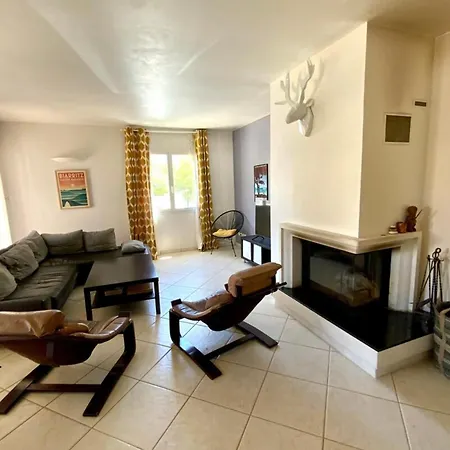 Hébergement de vacances The Seaside 200m2 With Swimming Pool!
