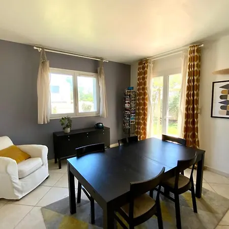 Hébergement de vacances The Seaside 200m2 With Swimming Pool!
